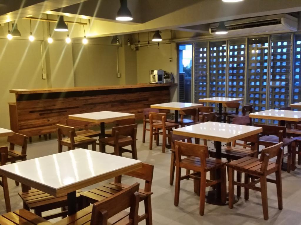 Brblock Boutique And Residences Makati City Exteriör bild